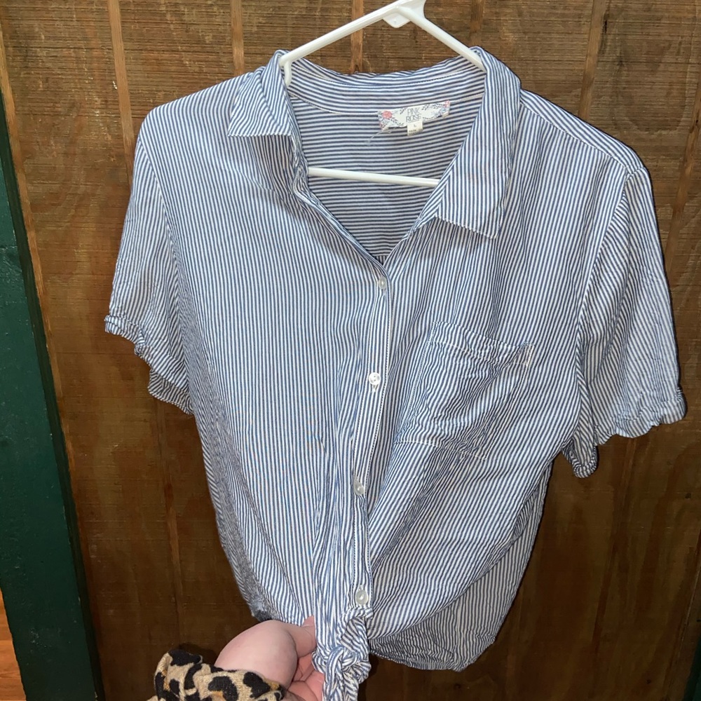 Button-up tie bottom top